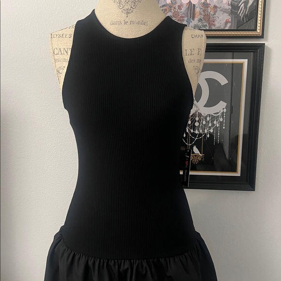 Elegant Black Mini Dress - Picture 2 of 4